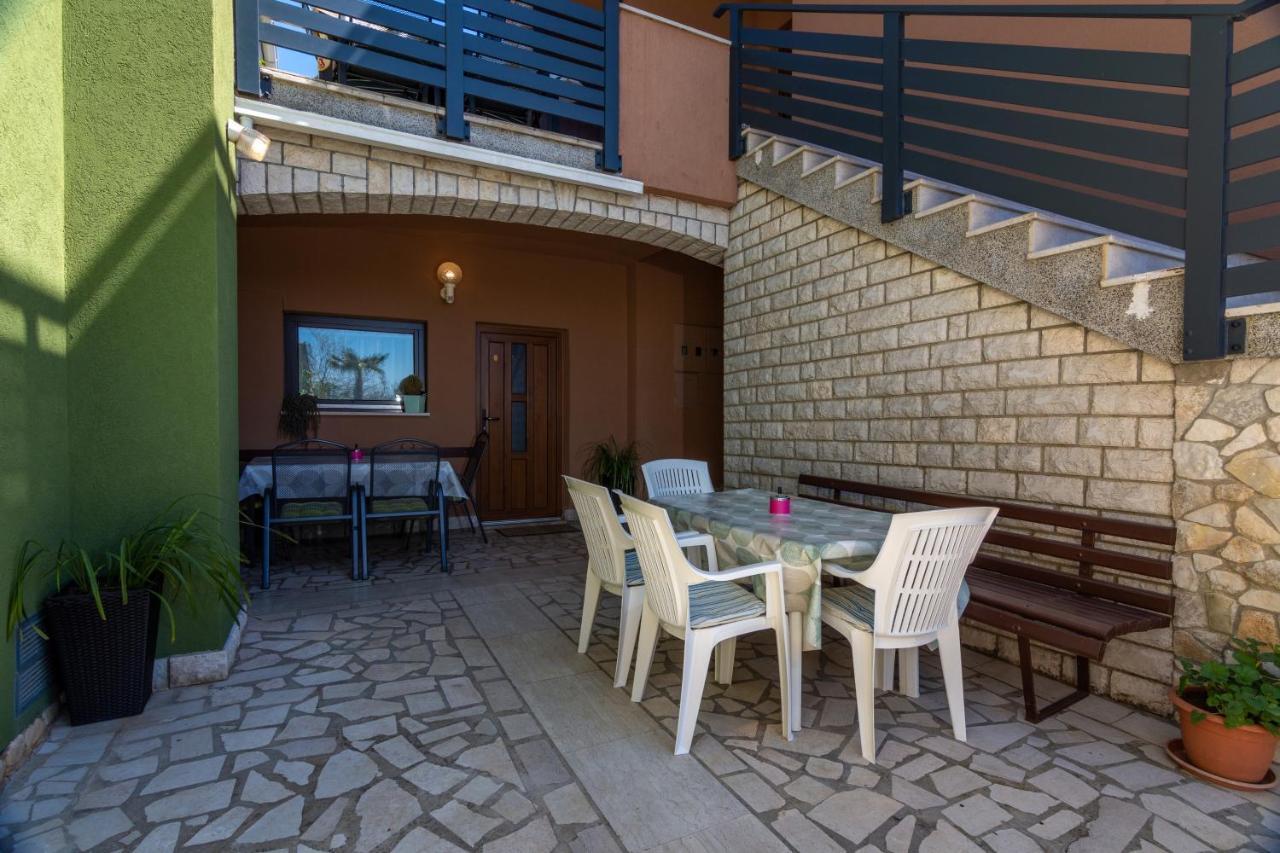 Family Friendly Apartments With A Swimming Pool Valbandon, Fazana - 2201 Štinjan Exterior foto